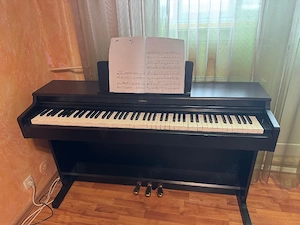 vand pian electric model YDP-165