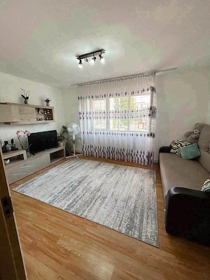 De vanzare apartament cu 2 camere si balcon, etajul 1, pe Bd. Roman Musat, 67000euro