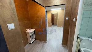 Spatiu comercial de inchiriat in Podul Ros - imagine 5