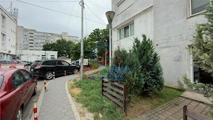 Spatiu comercial de inchiriat in Podul Ros - imagine 9