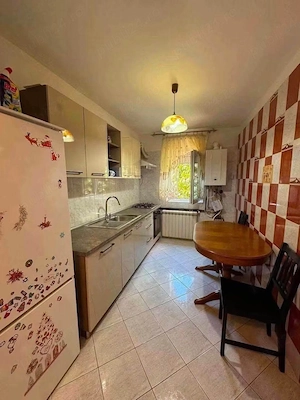 De inchiriat apartament cu 3 camere decomandat, zona Piata Mare, 300euro luna