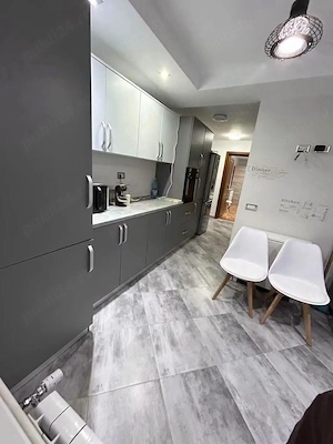 De inchiriat apartament cu 3 camere, decomandat, spatios, cu boxa. 400euro luna - imagine 9