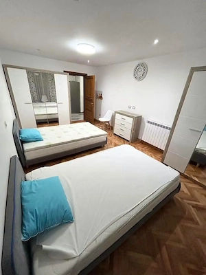 De inchiriat apartament cu 3 camere, decomandat, spatios, cu boxa. 400euro luna - imagine 8
