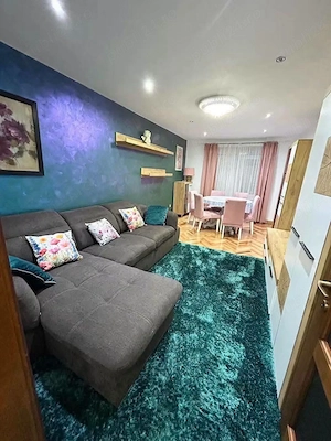 De inchiriat apartament cu 3 camere, decomandat, spatios, cu boxa. 400euro luna