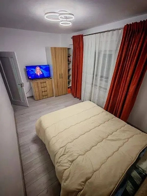 Apartament cu 3 camere, Bloc Nou-Zona Piata Mare - imagine 3