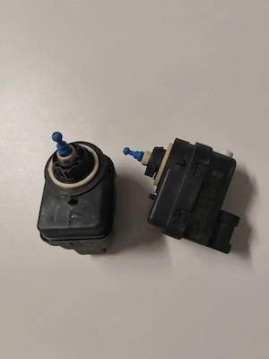 2x Motoras reglaj far Opel Vivaro Renault Trafic original 7700415343