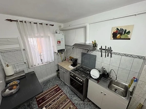 Apartament cu 2 camere,Zona Mall, etaj 3 - imagine 2