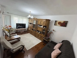 Apartament cu 2 camere,Zona Mall, etaj 3