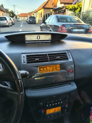 Vând Citroen C4 1.6 HDI Exclusive - imagine 8