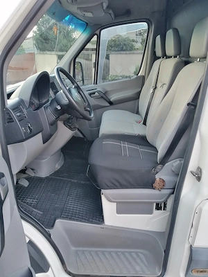 VW Crafter modelul lung 2.5 TDI - imagine 8