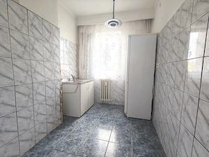 Apartament 2 camere Trivale, etaj 3, semidecomandat, balcon închis - imagine 3