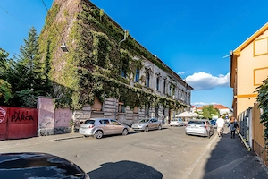 Apartament cu 2 camere la parter in Piata Catedralei Comision 0