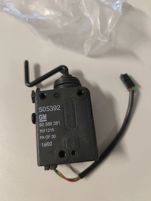 motoraș (actuator) închiderea centralizata a clapetei de la rezervor Opel Corsa B Tigra GM 90386381
