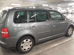 Volkswagen Touran 2.0 TDI 140 CP 2005 7 LOCURI - imagine 3