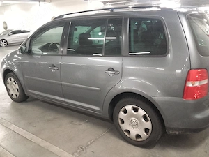Volkswagen Touran 2.0 TDI 140 CP 2005 7 LOCURI - imagine 4