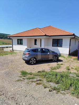 „Casă în stil mediteranean de vânzare în Livezeni – Oază de liniște și confort” - imagine 2