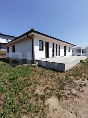„Casă în stil mediteranean de vânzare în Livezeni – Oază de liniște și confort” - imagine 4