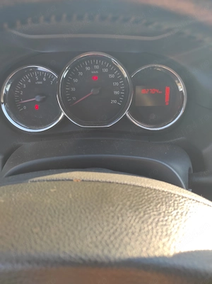 Dacia Duster 4x4 Diesel - imagine 4