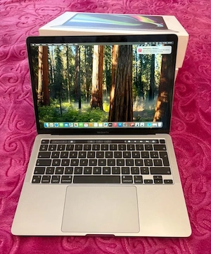 MacBook Pro M2 în stare excelentă 700 