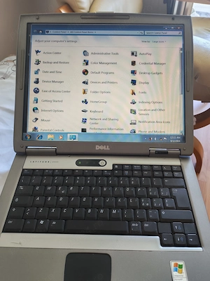 Vand laptop DELL latitude D505  in stare buna necesita acumulator si upgrade windows