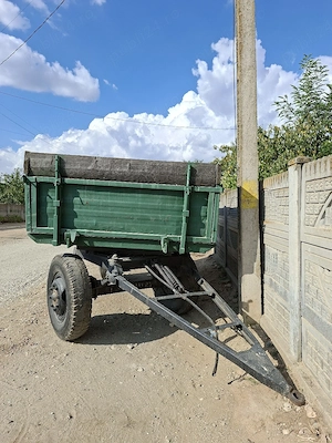 Remorca agricolă românească basculabilă