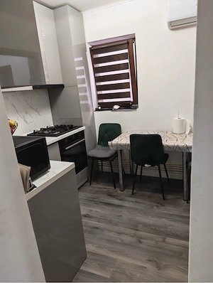 Vand apartament 2 camere Et 3 4 Aleea Lalelelor