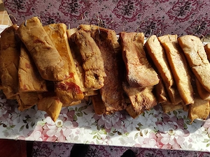 Slănină afumată natural din porc crescut cu făină și lucernă 