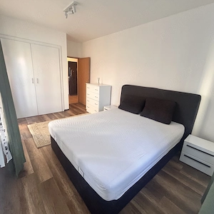 Vând apartament cu parcare proprie - imagine 5