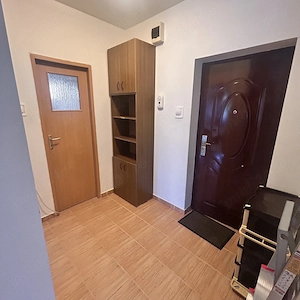 Vând apartament cu parcare proprie - imagine 4