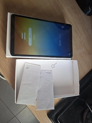 vind tableta samsung tab 11 cu slot pentru cartela tableta e noua