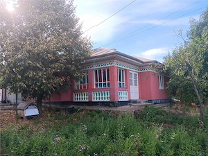Vorovesti str Principala TEREN 1200mp cu CASA batraneasca 64mp toate utilitatile