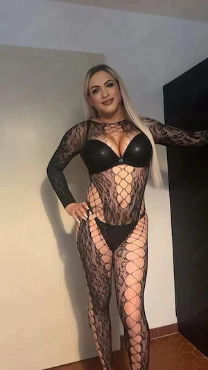 Bună sunt Simona sunt tot la televizor transexuală reală 100% nu travestită cu perucă în cap confirm