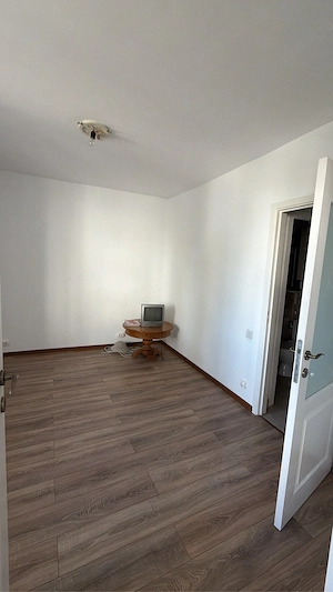 Apartament 2 camere, etaj 1 4, zonă centrală   baie modernizată - imagine 5