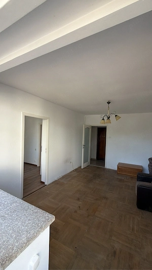 Apartament 2 camere, etaj 1 4, zonă centrală   baie modernizată - imagine 3