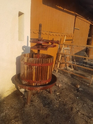 vând teasc pentru struguri 