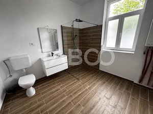 Apartament renovat la casa cu 3 camere 60 mpu pivnita Piata Cluj Sibiu - imagine 4