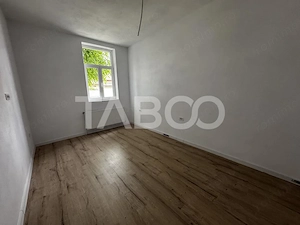 Apartament renovat la casa cu 3 camere 60 mpu pivnita Piata Cluj Sibiu - imagine 5