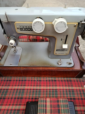 Mașina de cusut electrica 