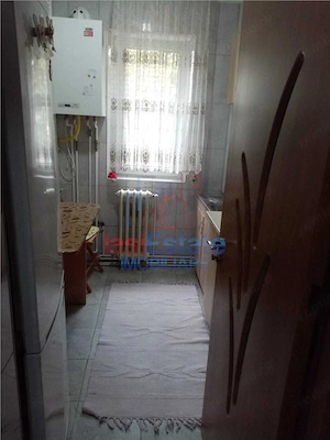 Apartament 3 camere la etajul 2 zona Pacurari