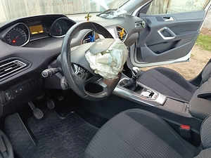 Peugeot 308 avariat frontal  - imagine 5