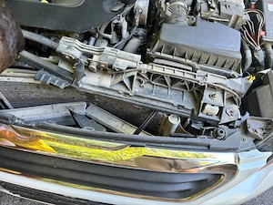 Peugeot 308 avariat frontal  - imagine 4