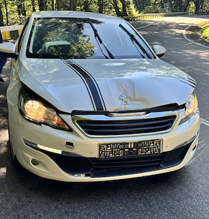 Peugeot 308 avariat frontal 
