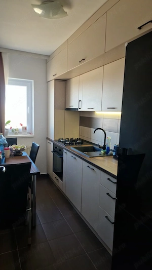  Apartament 3 camere | 71 m  utili | 2 băi | 2 balcoane | Parcare în fața vilei | Mobilat | Etaj 2 - imagine 2