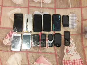 Vand telefoane pt piese 