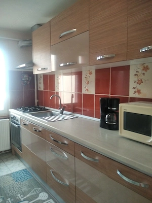 Inchiriez apartament 3 camere decomandat - imagine 2