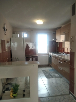 Inchiriez apartament 3 camere decomandat