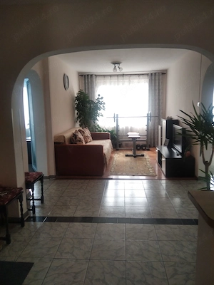 Inchiriez apartament 3 camere decomandat - imagine 3