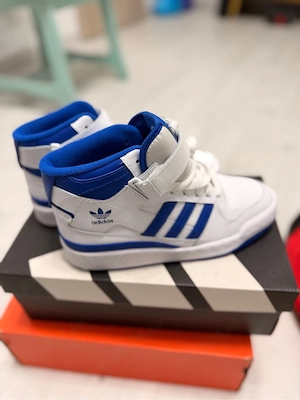 Adidas albi cu albastru, noi cu etichetă, mărimea 36