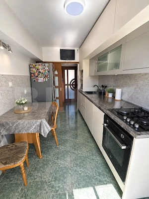 Apartament 3 camere, 2 bai, decomandat, mobilat, aer conditionat, boxa, Astra - imagine 5