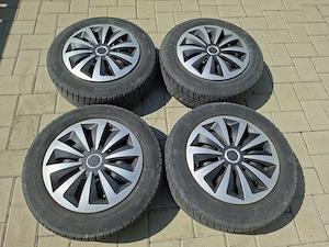 Vând cauciucuri Renault Zoe